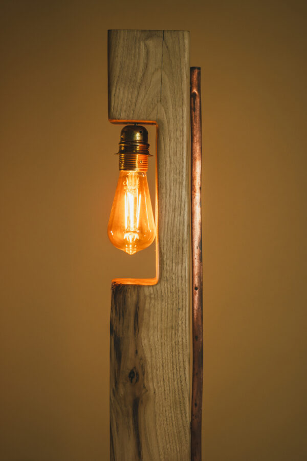 Lampe “Luce di Castagnu” – Bois de châtaignier massif & design sculptural – Image 4