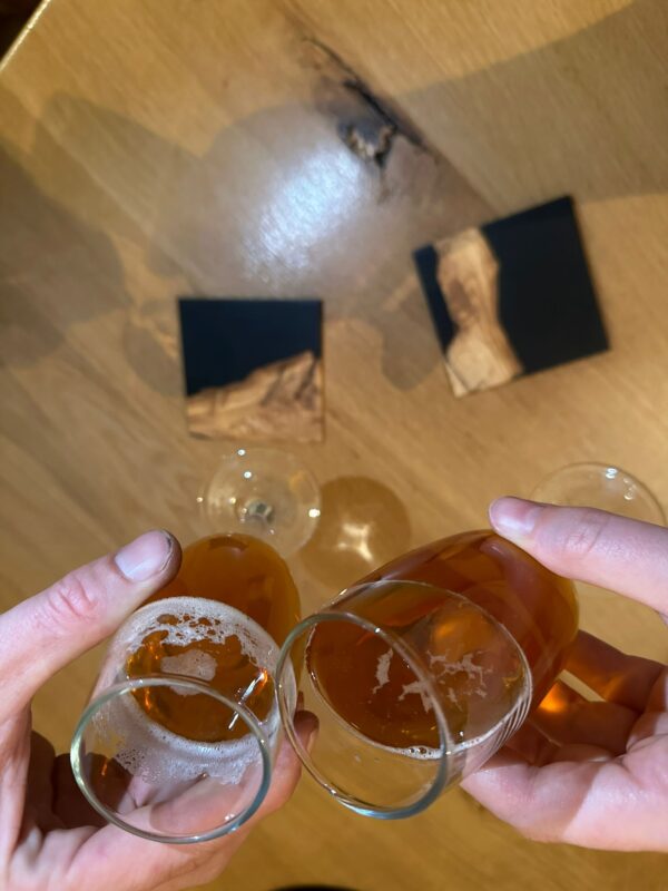 Sous-verres en olivier & résine noire – Set artisanal de 4 pièces – Image 2