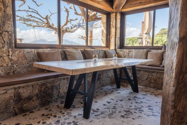 Leccia - Table à manger en chêne massif & piétement métal – Authenticité et puissance – Image 2