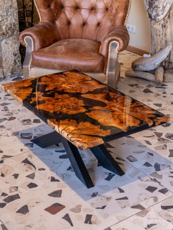 Foglia - Table basse en olivier & résine epoxy noire métallisée – Création d’exception